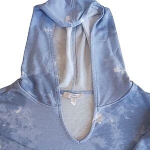 Blue Tie-Dye Hoodie with warm colors, very pretty, fresh and comfortable